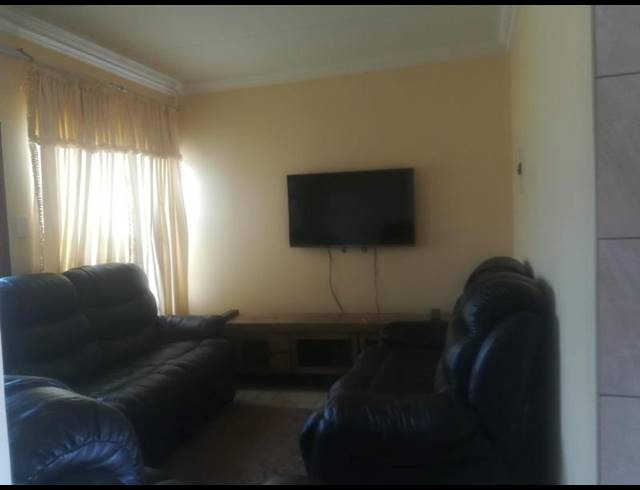 3 BEDROOM PROPERTY TO RENT IN CHROOM PARK
